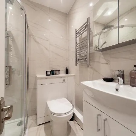 Kensington Luxury Flat With Patio-2
