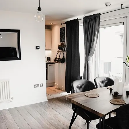 2 Bed River View Greenwich-3