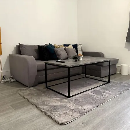 Wonderful 2 Bedroom On Tower Bridge-2
