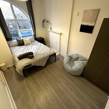 Spectacular 2 Bedroom On Tower Bridge-3