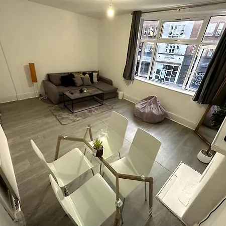 Spectacular 2 Bedroom On Tower Bridge-2