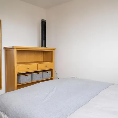 City Air Apartments - Shadwell - Great Transport Links-3