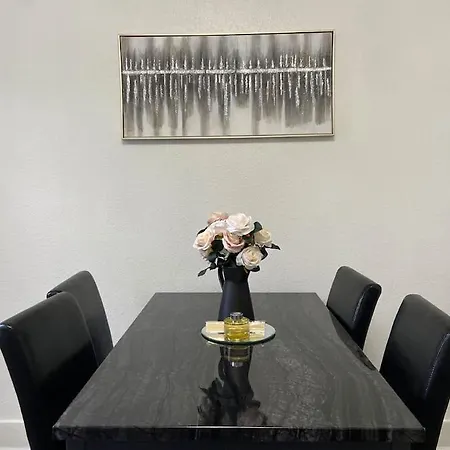 2 Bedroom Flat In London-2