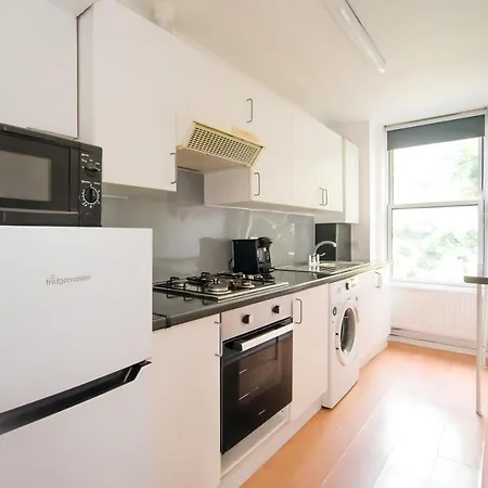 Cozy 2Br Retreat, London Rental!-2