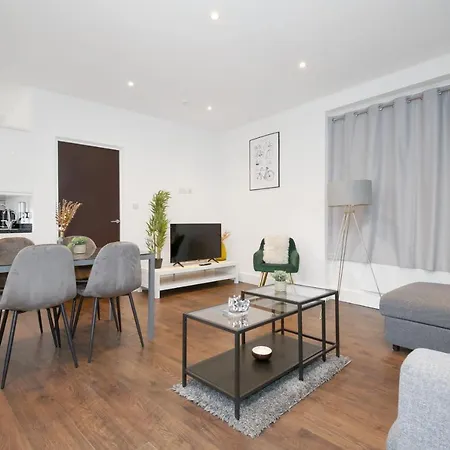 Imperial Middlesex Street Apartments-3
