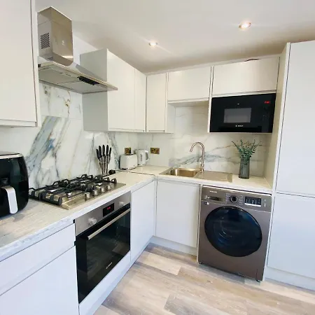Apartment In Stepney Green-3