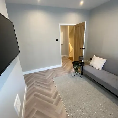 Luxury 2 Bed 1 Bath In Central London By Graceful Apartments-2