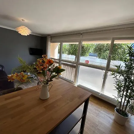 Homely Apartment & Thames View-3