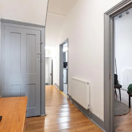 2A - Bright & Airy 2 Bed Flat - 20 Mins To Central-2