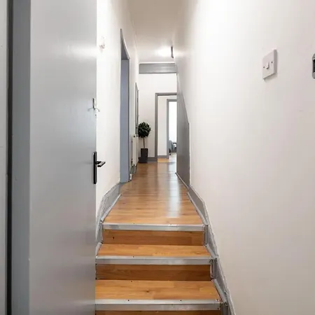 2A - Bright & Airy 2 Bed Flat - 20 Mins To Central-2