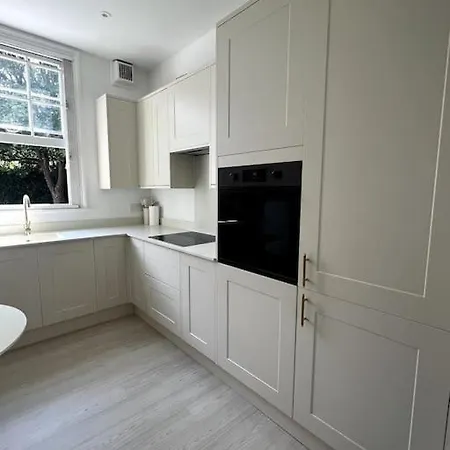 Stunning Two Bed Flat In Angel-3
