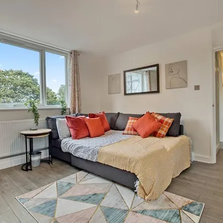 Hidden Gem In Battersea W/ Free Parking-3
