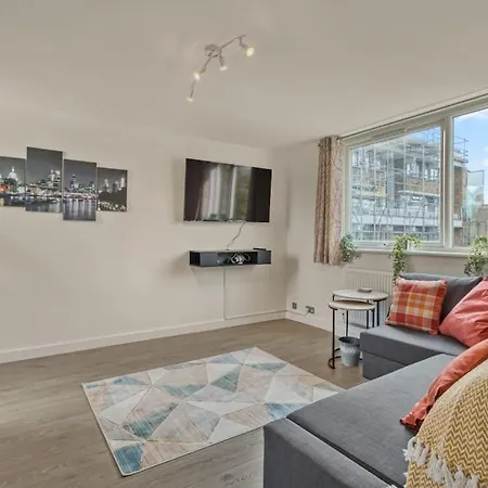 Hidden Gem In Battersea W/ Free Parking-3