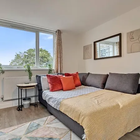 Hidden Gem In Battersea W/ Free Parking-2