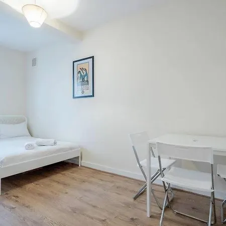 Aplacetostay Central London Apartment, Zone 1 Pic-2