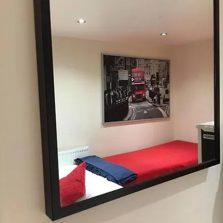 One Bedroom Flat In Central London-3