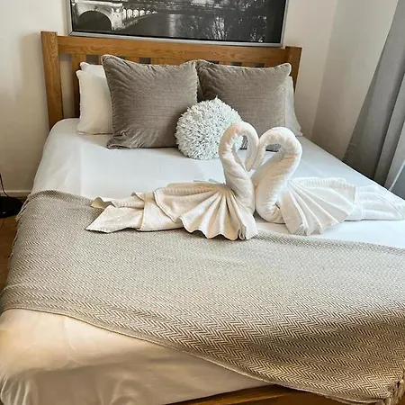 1 Bedroom Property In East London-3