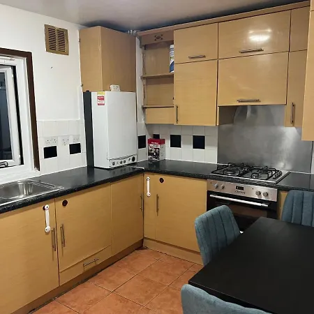 Cosy 2 Bedroom Flat-2