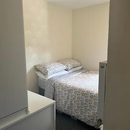 Cosy 2 Bedroom Flat-3