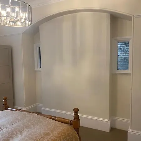 Beautiful Ground Floor Flat-3