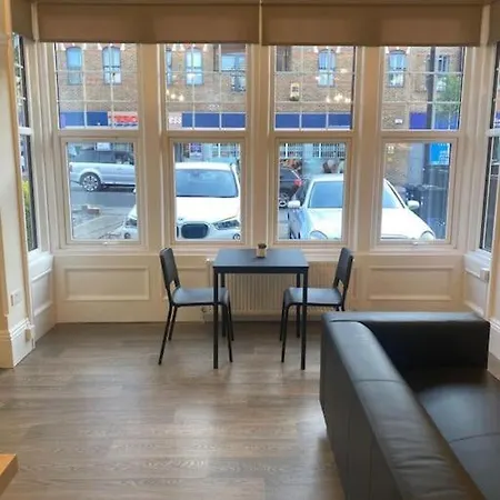 Beautiful Ground Floor Flat-2
