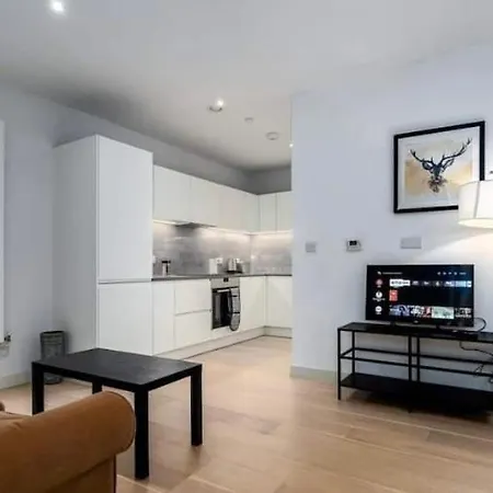 Contemporary Apartment Overlooking Barrier Park-2