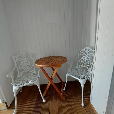 Spacious Garden Guest Suite With Private In-Suite-2