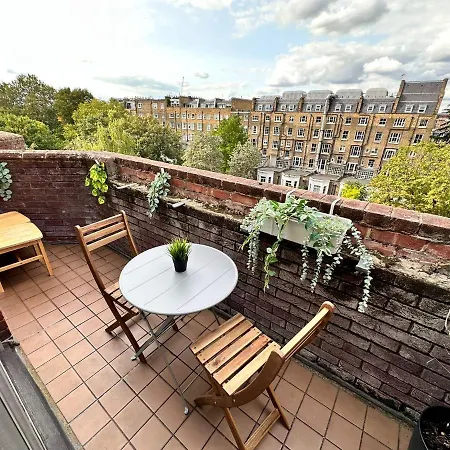Chelsea 2-Bedroom And Living Room Apartments-3