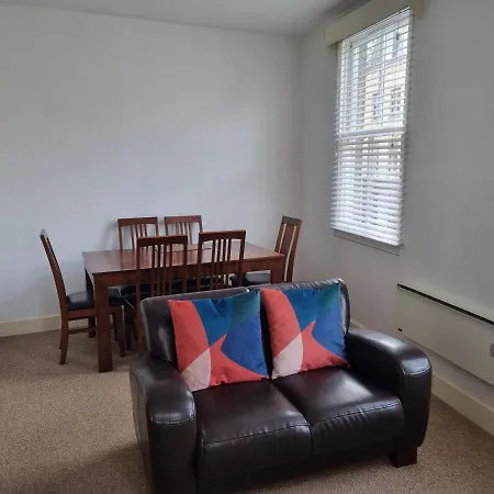 Stunning 2 Bed/2 Bath Flat In Waterloo, London-3