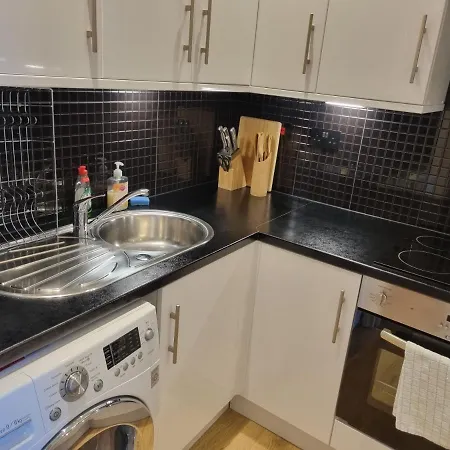 Stunning 2 Bed/2 Bath Flat In Waterloo, London-2
