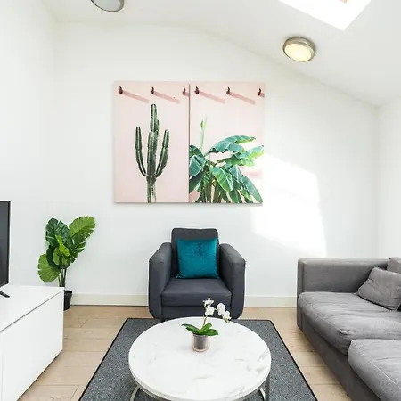 Cozy 2 Bedroom / Earls Court / Balcony-3