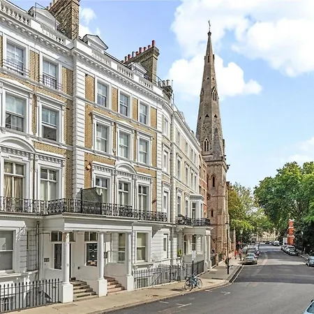 South Kensington Stylish, Quiet Balcony Apartment-2