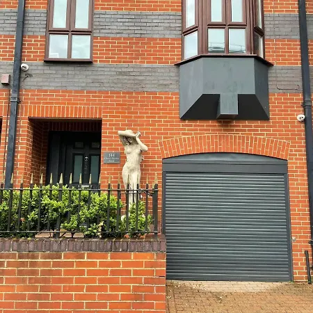 Stylish 1-Bed Studio-3