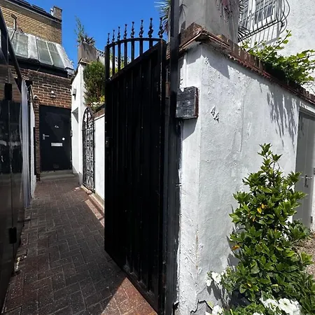 Studio Flat In The Heart Of Hampstead, London-2