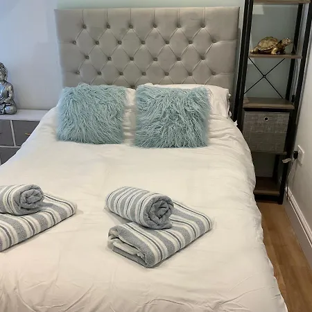 2 Bed Home From Home Apartment 41-3