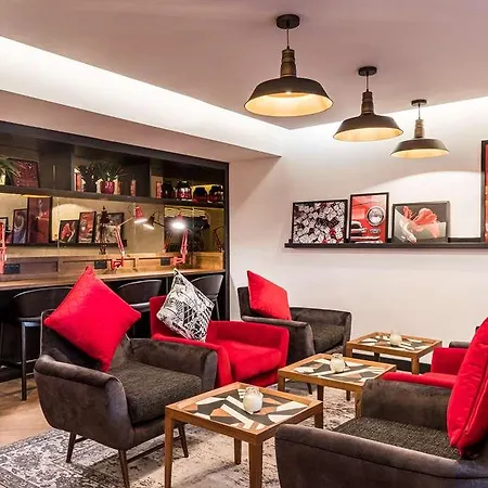 Radisson Red London Heathrow-2