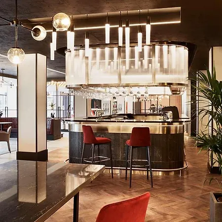 Radisson Red London Heathrow-3