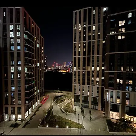 2 Bed Apartment Close To Station With Parking-3
