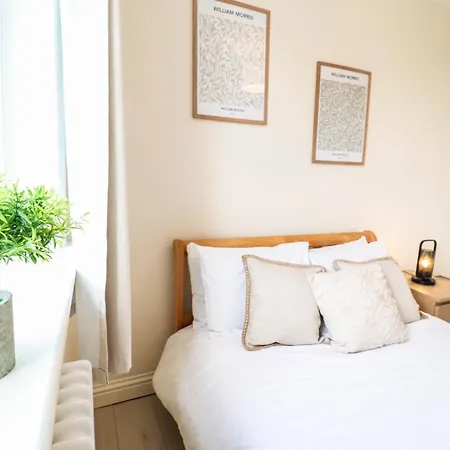Right By Oval Station 2-Bed Flat ! Free Wifi!-3