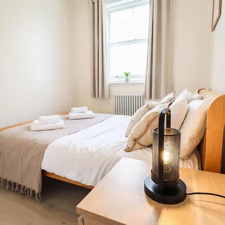 Right By Oval Station 2-Bed Flat ! Free Wifi!-3