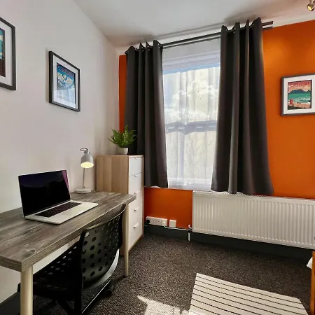 Clarence House 3 Bedrooms 8Min To Station E17 North East London-3