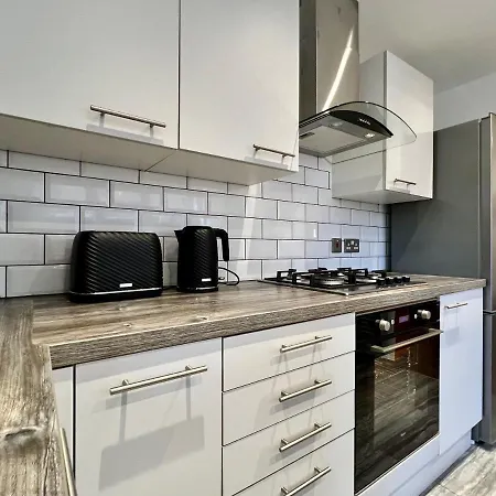 Clarence House 3 Bedrooms 8Min To Station E17 North East London-2
