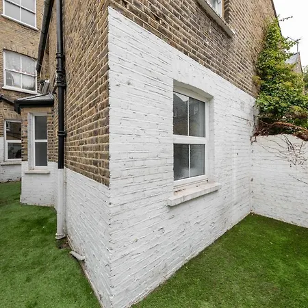Charming 1 Bed Flat W Courtyard In Central London-2
