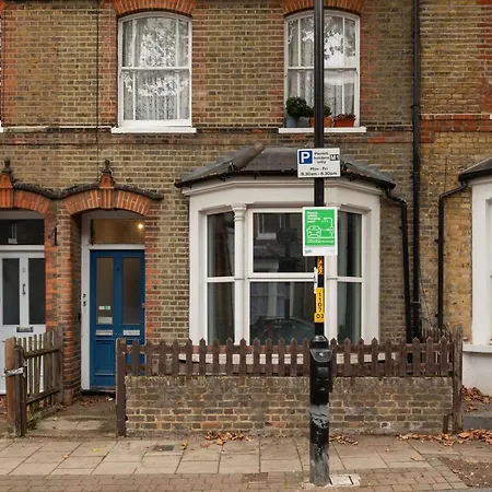 Charming 1 Bed Flat W Courtyard In Central London-3