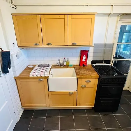 Traditional 3 Bed Flat In Highgate-3