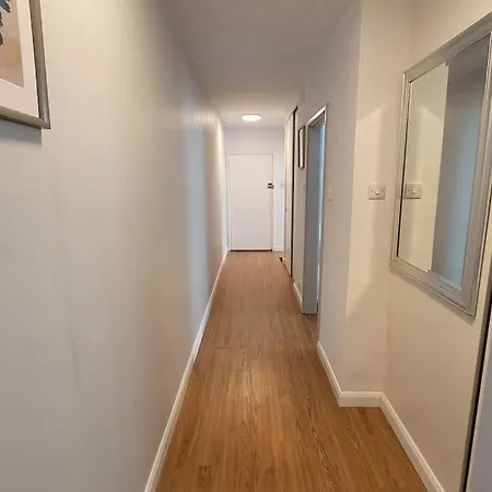 Antoni'S Apartment-3