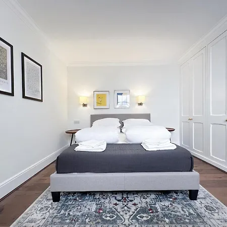 Museum St Central Soho Townhouse-2
