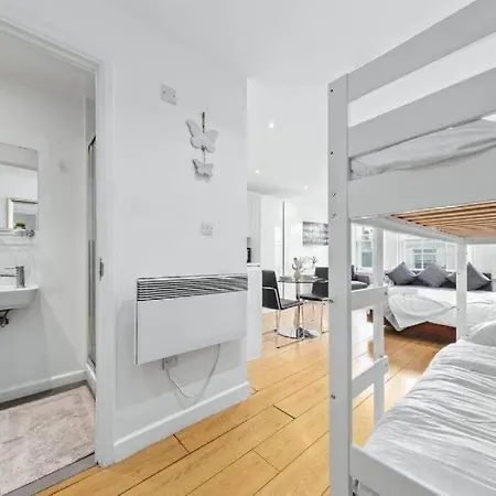 1 Bedroom Flat Piccadilly Sleep 7 In London Vr10-3