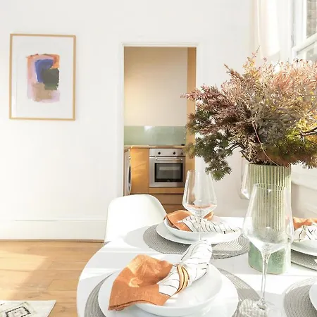 Sun Drenched 1 Bedroom Apartment In Farringdon-2