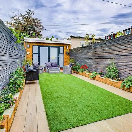 Luxurious House Leyton Sleep7+Garden Next To Stratford-3